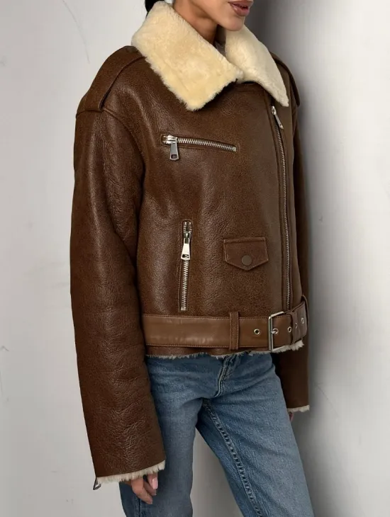 Короткая зимняя женская дубленка авиатор