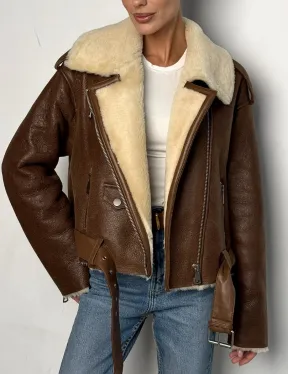 Короткая зимняя женская дубленка авиатор