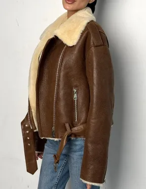 Короткая зимняя женская дубленка авиатор