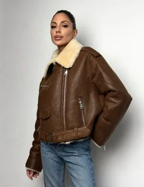 Короткая зимняя женская дубленка авиатор