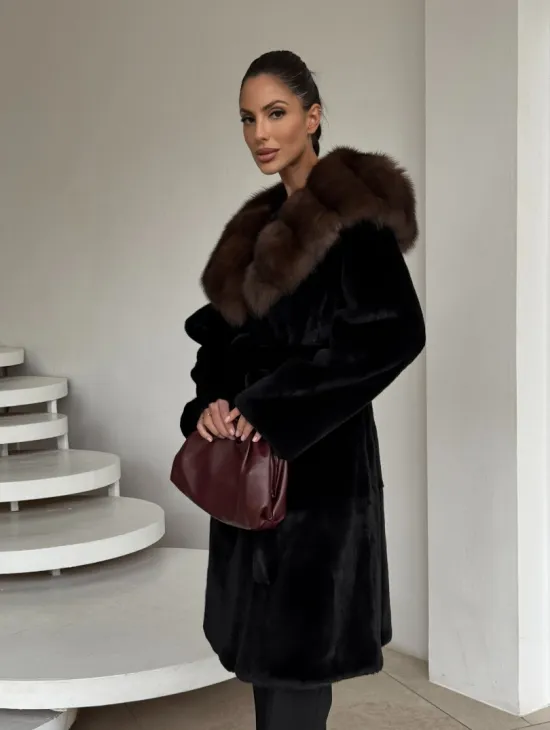 Шуба женская из норки PREMIUM с капюшоном кобра из меха куницы
