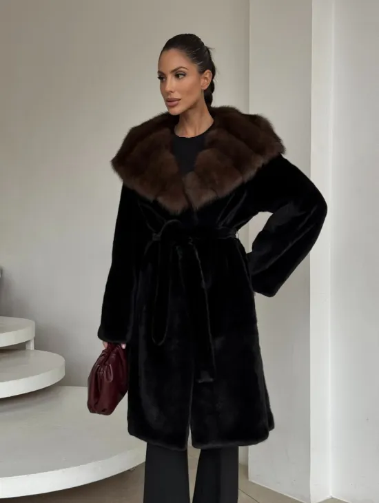 Шуба женская из норки PREMIUM с капюшоном кобра из меха куницы