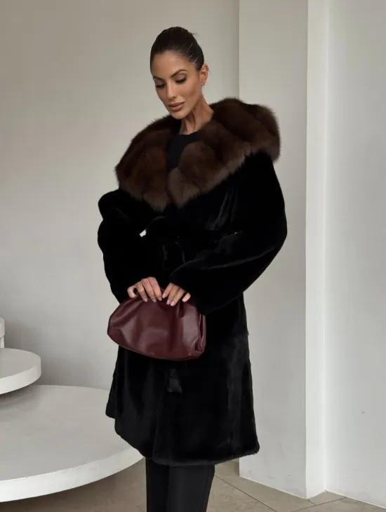 Шуба женская из норки PREMIUM с капюшоном кобра из меха куницы