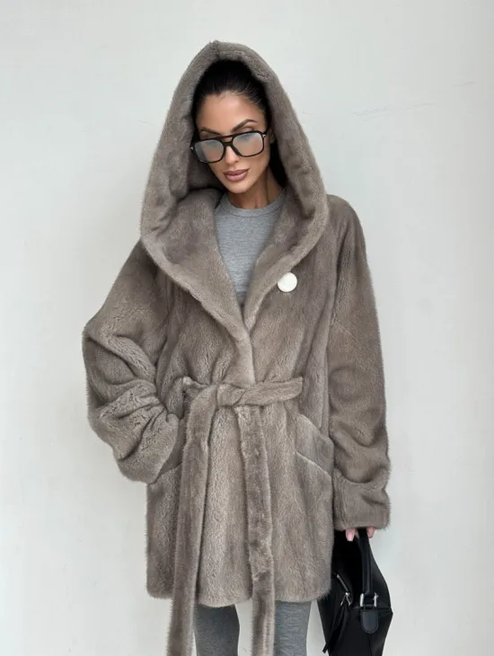 Полушубок женский из натурального меха норки с капюшоном под пояс