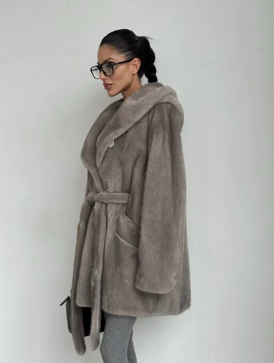 Полушубок женский из натурального меха норки с капюшоном под пояс