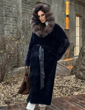 Норковая шуба с капюшоном из натурального меха куницы