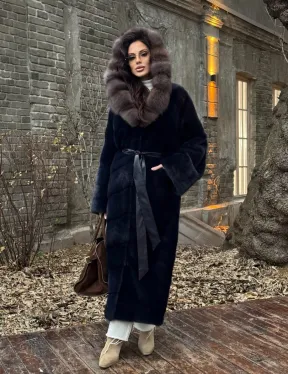 Норковая шуба с капюшоном из натурального меха куницы