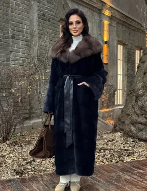 Норковая шуба с капюшоном из натурального меха куницы