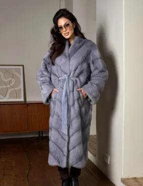 Модная женская шуба из меха норки с V-образным воротником