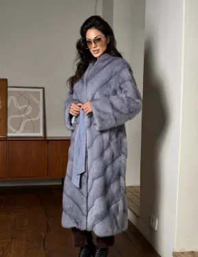 Модная женская шуба из меха норки с V-образным воротником