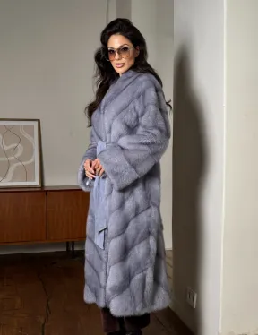 Модная женская шуба из меха норки с V-образным воротником