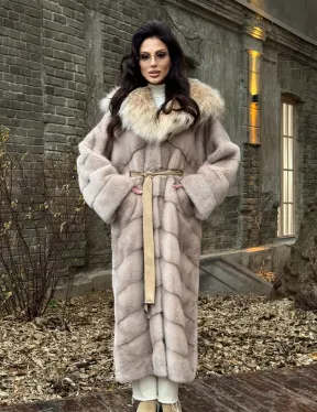 Шуба теплая из меха норки с капюшоном из натуральной рыси
