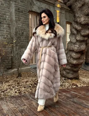 Шуба теплая из меха норки с капюшоном из натуральной рыси