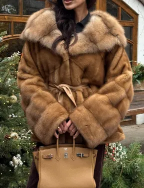 Норковое пончо-шуба в цвете золото с меховым капюшоном из куницы