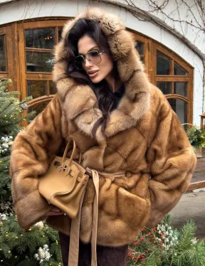 Норковое пончо-шуба в цвете золото с меховым капюшоном из куницы