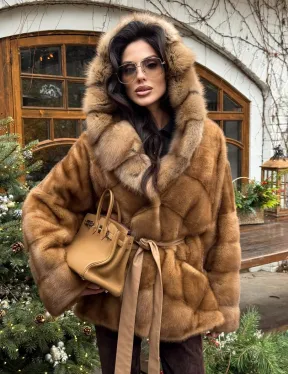 Норковое пончо-шуба в цвете золото с меховым капюшоном из куницы