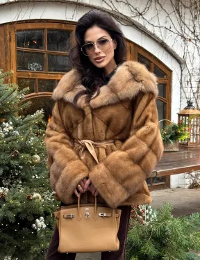 Норковое пончо-шуба в цвете золото с меховым капюшоном из куницы