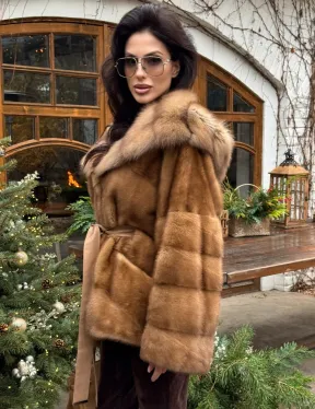 Норковое пончо-шуба в цвете золото с меховым капюшоном из куницы