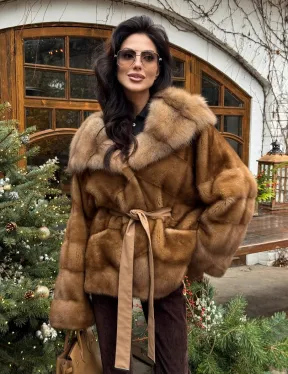 Норковое пончо-шуба в цвете золото с меховым капюшоном из куницы