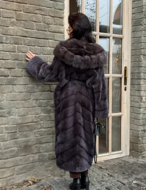 Удлиненная шуба из меха норки с капюшоном куница