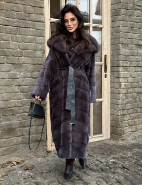 Удлиненная шуба из меха норки с капюшоном куница