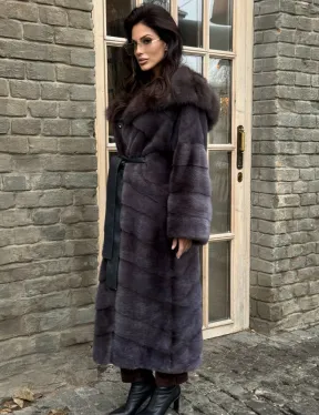 Удлиненная шуба из меха норки с капюшоном куница