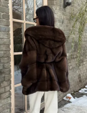 Полушубок из натурального меха норки Nafa mink в цвете соболь с капюшоном, фасон - летучая мышь