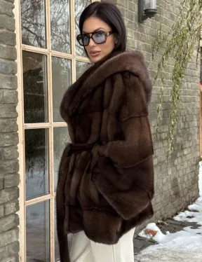 Полушубок из натурального меха норки Nafa mink в цвете соболь с капюшоном, фасон - летучая мышь