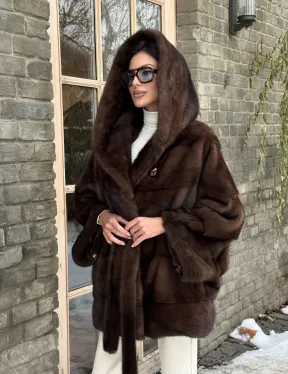 Полушубок из натурального меха норки Nafa mink в цвете соболь с капюшоном, фасон - летучая мышь