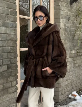 Полушубок из натурального меха норки Nafa mink в цвете соболь с капюшоном, фасон - летучая мышь