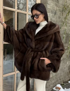 Полушубок из натурального меха норки Nafa mink в цвете соболь с капюшоном, фасон - летучая мышь