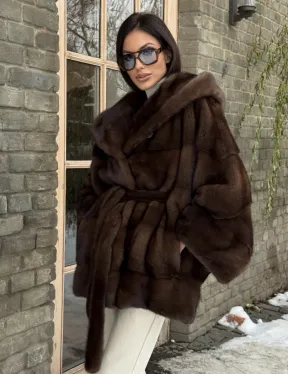 Полушубок из натурального меха норки Nafa mink в цвете соболь с капюшоном, фасон - летучая мышь