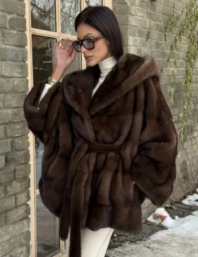 Полушубок из натурального меха норки Nafa mink в цвете соболь с капюшоном, фасон - летучая мышь