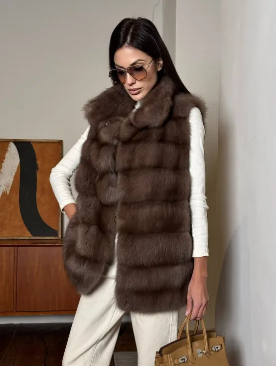 Жилет из меха куницы в цвете Truffle стойка воротник
