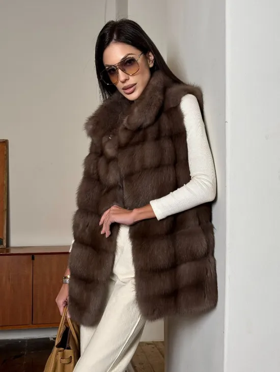 Жилет из меха куницы в цвете Truffle стойка воротник