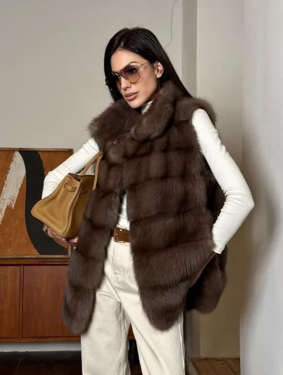 Жилет из меха куницы в цвете Truffle стойка воротник