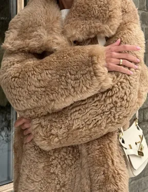 Шуба - дубленка из овчины в бежевом цвете