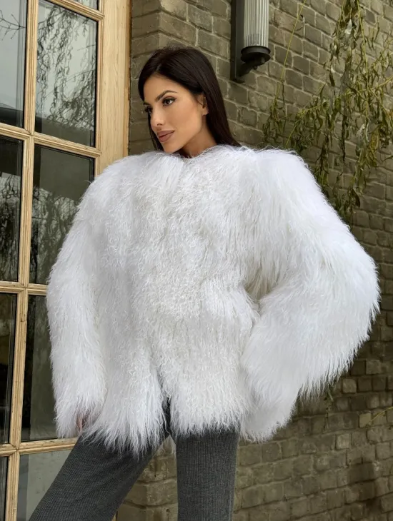 Шуба белая из меха ламы без воротника