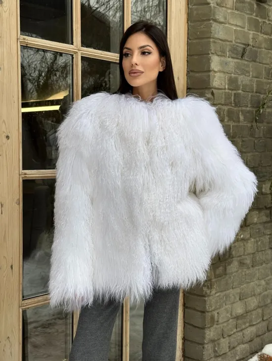 Шуба белая из меха ламы без воротника