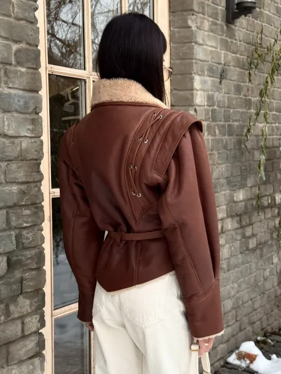 Стильная куртка - дублёнка на запах с поясом