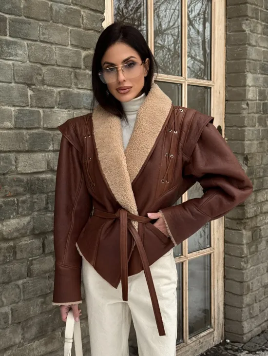 Стильная куртка - дублёнка на запах с поясом