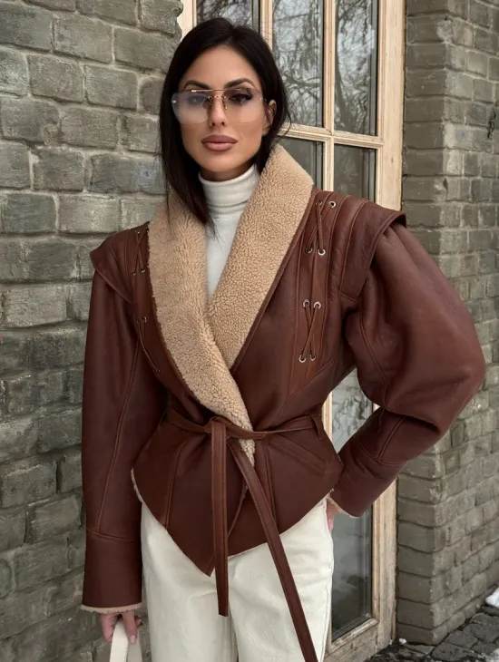 Стильная куртка - дублёнка на запах с поясом