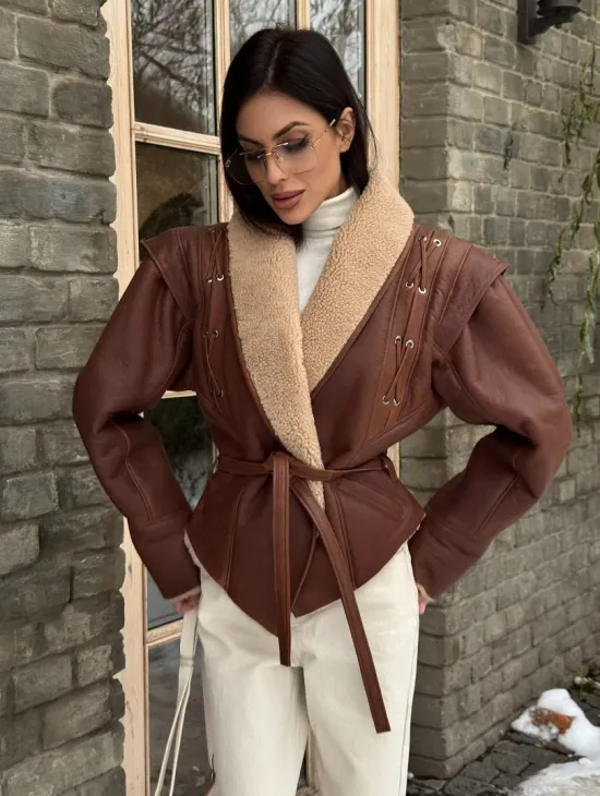 Стильная куртка - дублёнка на запах с поясом