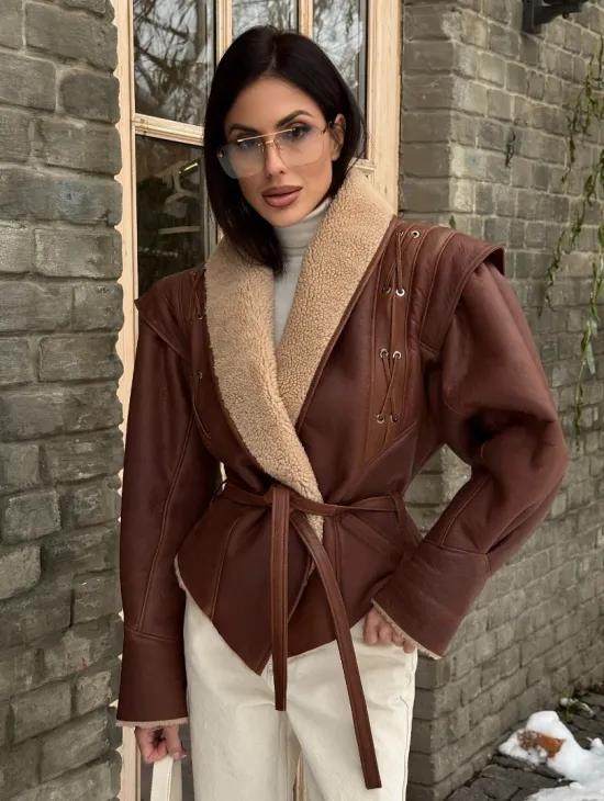 Стильная куртка - дублёнка на запах с поясом