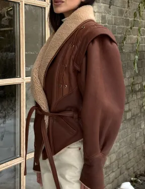 Стильная куртка - дублёнка на запах с поясом