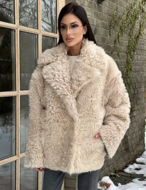 Светлая короткая шуба из испанской овчины