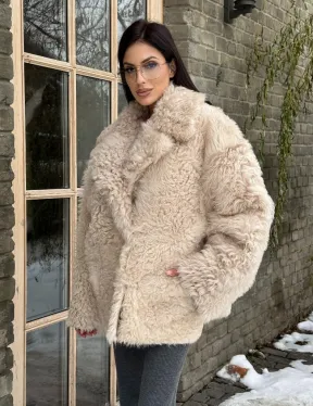 Светлая короткая шуба из испанской овчины