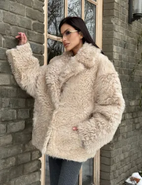 Светлая короткая шуба из испанской овчины