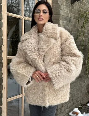 Светлая короткая шуба из испанской овчины