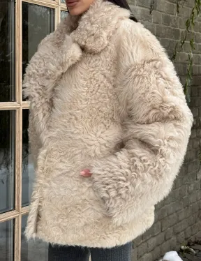 Светлая короткая шуба из испанской овчины